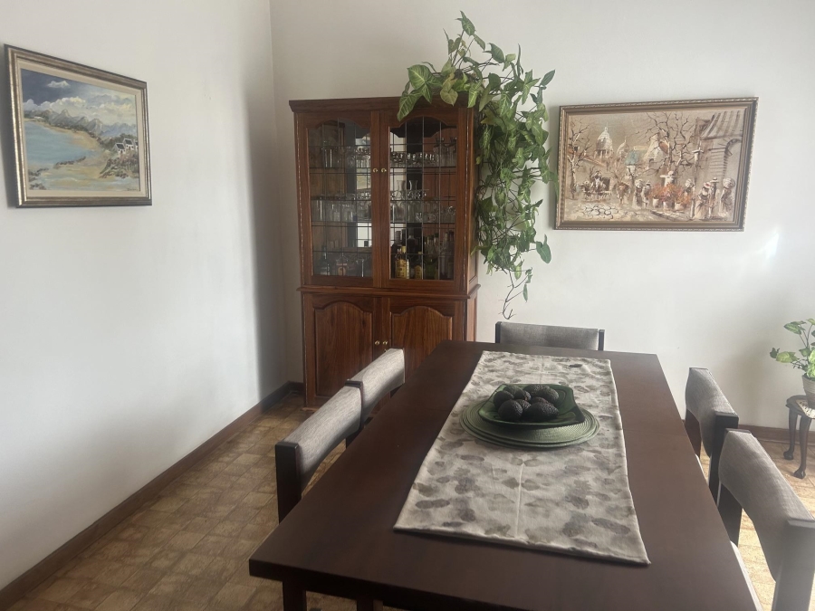 5 Bedroom Property for Sale in Viljoenskroon Free State